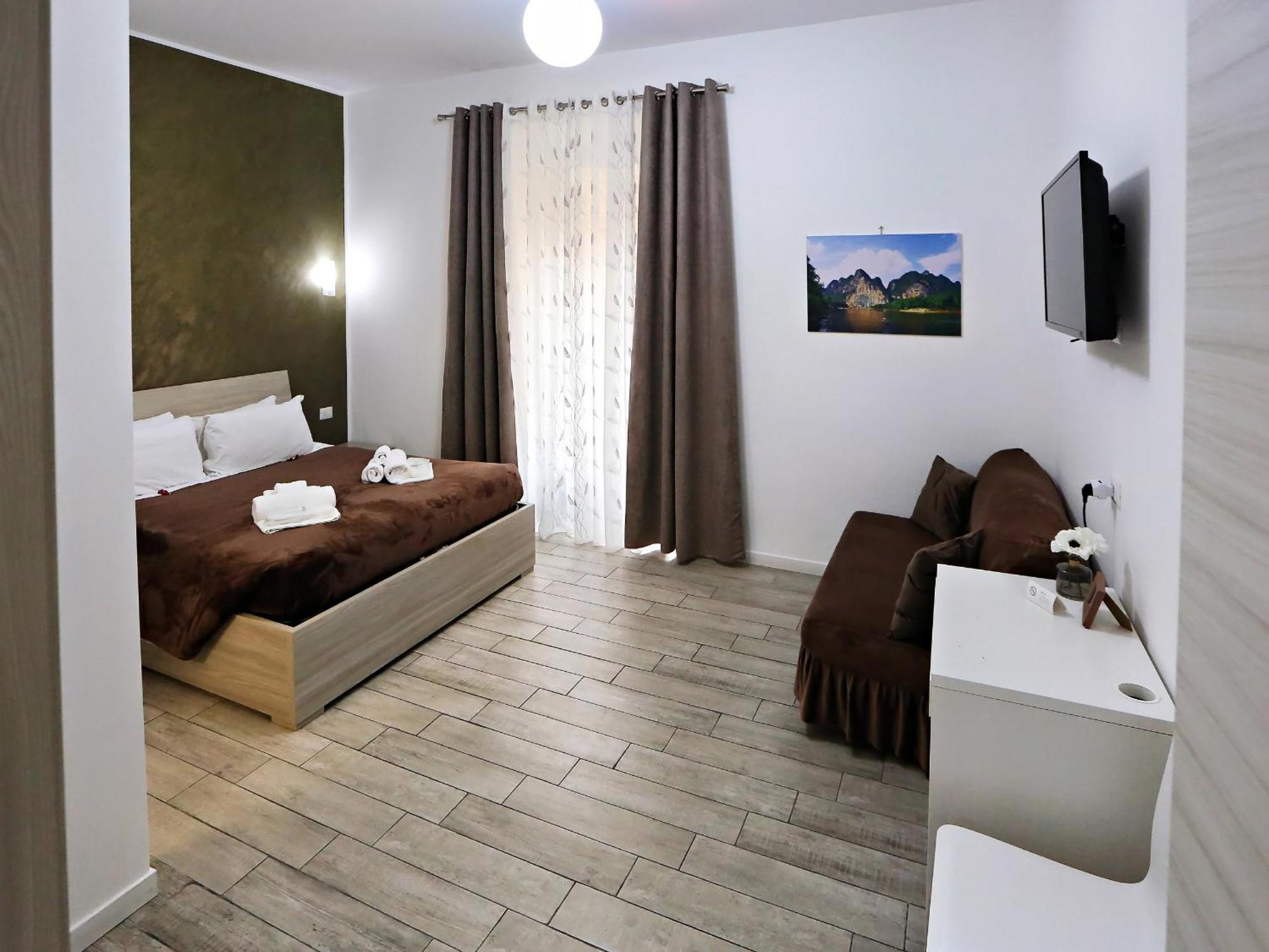 Vierbettzimmer mit Dusche